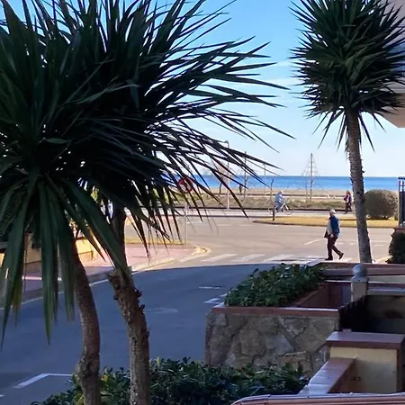 Tres Bel Entierement Renove Apartment