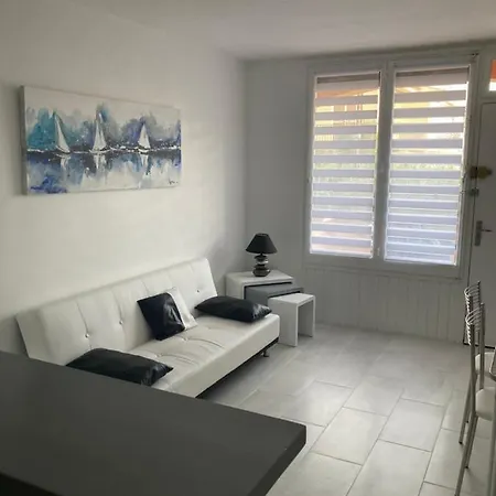 Tres Bel Entierement Renove Apartment